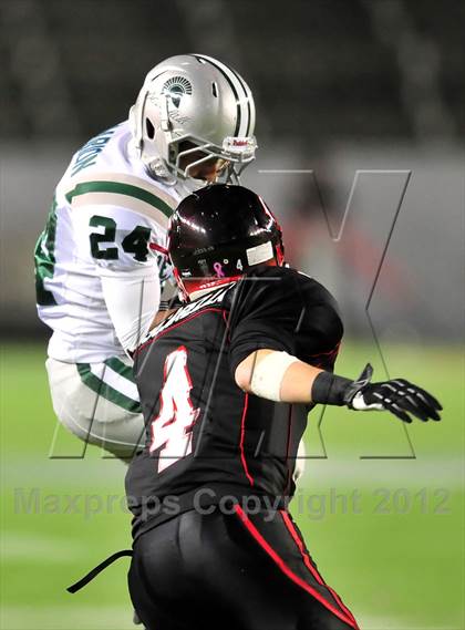 Thumbnail 3 in De La Salle vs. Centennial (CIF State Open Division Final) photogallery.