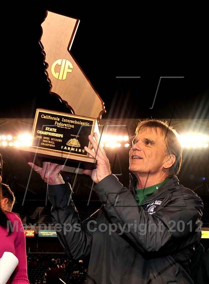 Thumbnail 1 in De La Salle vs. Centennial (CIF State Open Division Final) photogallery.