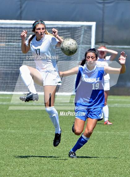 Thumbnail 1 in Farmington vs. Bosque photogallery.