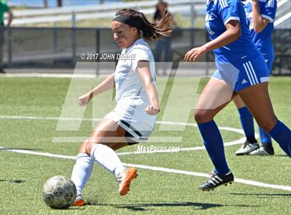 Thumbnail 3 in Farmington vs. Bosque photogallery.