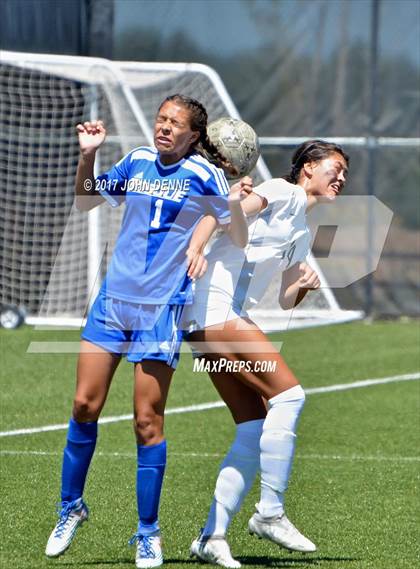 Thumbnail 1 in Farmington vs. Bosque photogallery.