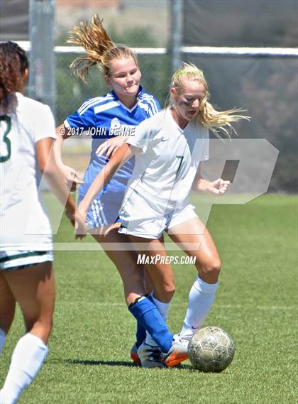 Thumbnail 3 in Farmington vs. Bosque photogallery.