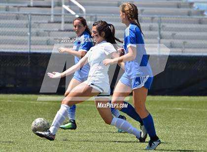 Thumbnail 2 in Farmington vs. Bosque photogallery.