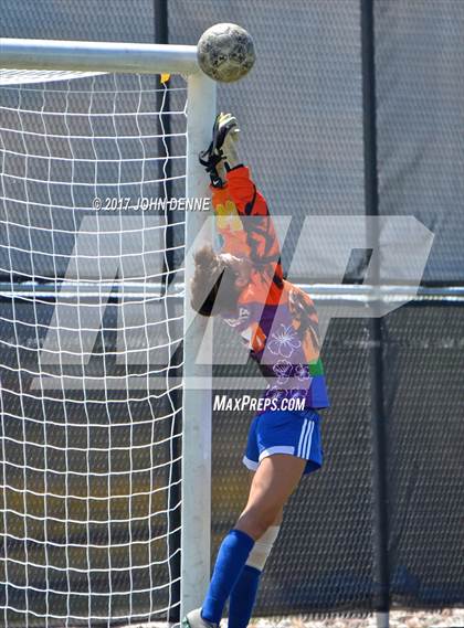 Thumbnail 1 in Farmington vs. Bosque photogallery.