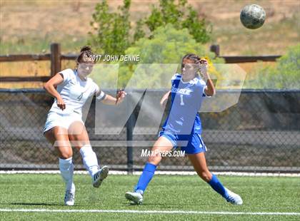 Thumbnail 1 in Farmington vs. Bosque photogallery.