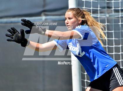 Thumbnail 2 in Farmington vs. Bosque photogallery.