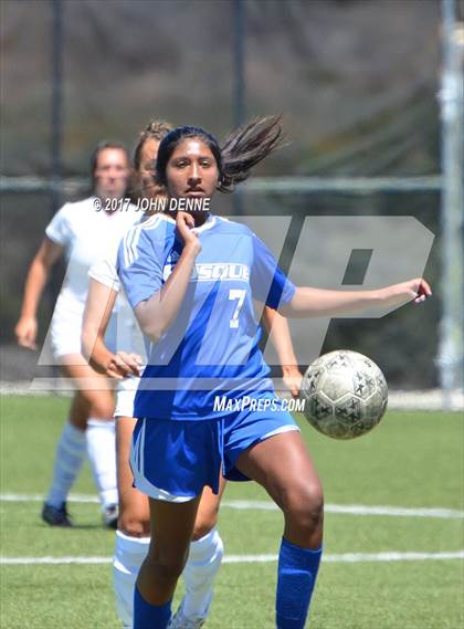 Thumbnail 2 in Farmington vs. Bosque photogallery.