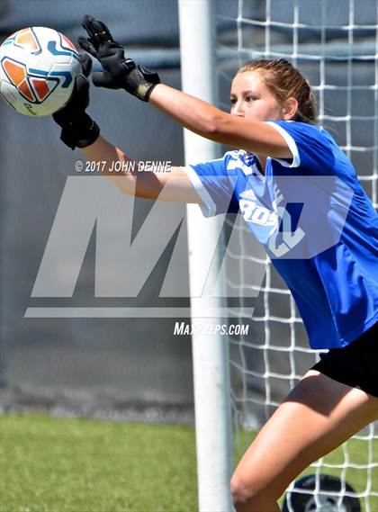 Thumbnail 2 in Farmington vs. Bosque photogallery.