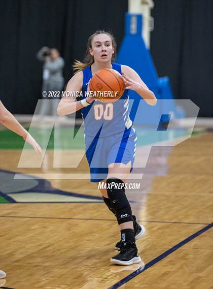 Thumbnail 3 in Robert Lee vs. Highland (UIL 1A Regional Semifinal) photogallery.