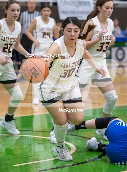 Thumbnail 3 in Robert Lee vs. Highland (UIL 1A Regional Semifinal) photogallery.