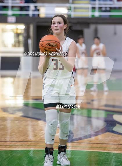 Thumbnail 2 in Robert Lee vs. Highland (UIL 1A Regional Semifinal) photogallery.