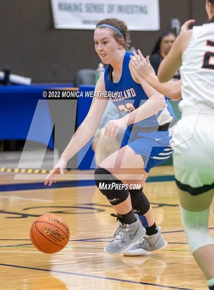 Thumbnail 2 in Robert Lee vs. Highland (UIL 1A Regional Semifinal) photogallery.