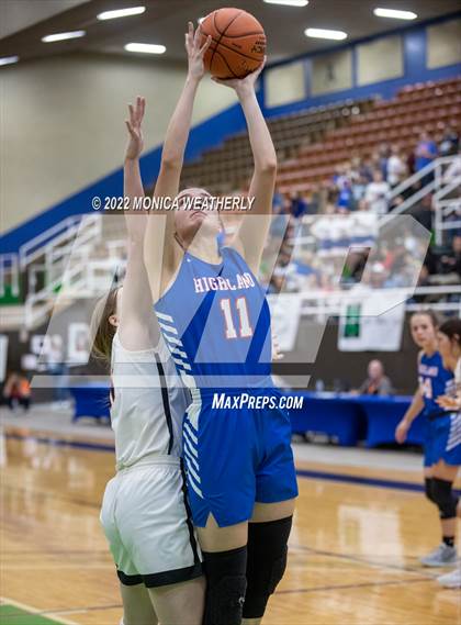 Thumbnail 2 in Robert Lee vs. Highland (UIL 1A Regional Semifinal) photogallery.
