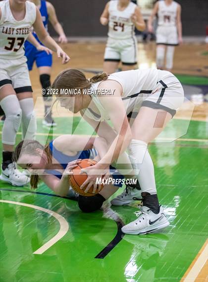 Thumbnail 3 in Robert Lee vs. Highland (UIL 1A Regional Semifinal) photogallery.