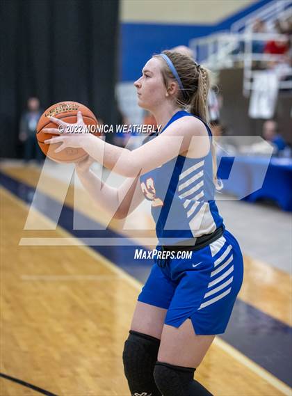 Thumbnail 2 in Robert Lee vs. Highland (UIL 1A Regional Semifinal) photogallery.