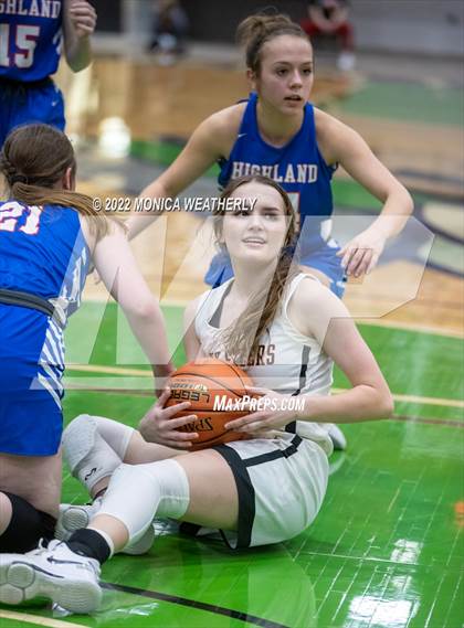 Thumbnail 1 in Robert Lee vs. Highland (UIL 1A Regional Semifinal) photogallery.