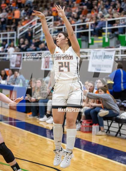 Thumbnail 3 in Robert Lee vs. Highland (UIL 1A Regional Semifinal) photogallery.
