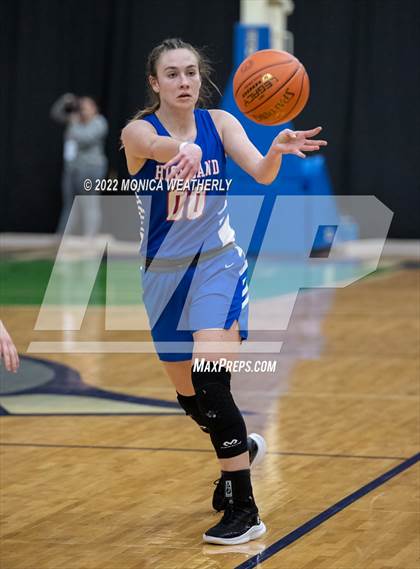 Thumbnail 1 in Robert Lee vs. Highland (UIL 1A Regional Semifinal) photogallery.