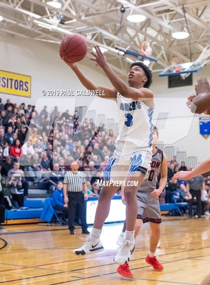 Thumbnail 2 in Federal Way vs. Union (WIAA 4A W. Central District Semi-Final) photogallery.
