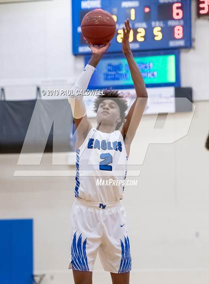 Thumbnail 3 in Federal Way vs. Union (WIAA 4A W. Central District Semi-Final) photogallery.