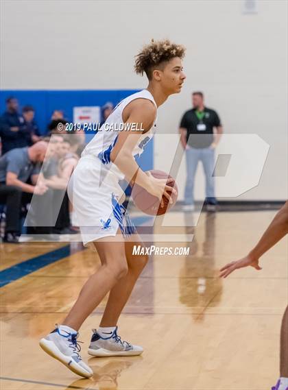 Thumbnail 2 in Federal Way vs. Union (WIAA 4A W. Central District Semi-Final) photogallery.