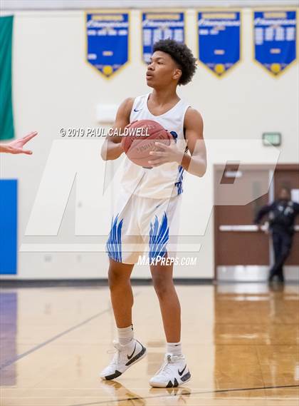 Thumbnail 1 in Federal Way vs. Union (WIAA 4A W. Central District Semi-Final) photogallery.