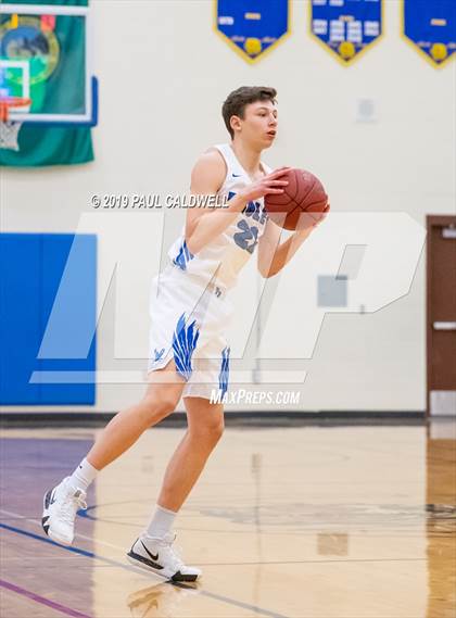 Thumbnail 1 in Federal Way vs. Union (WIAA 4A W. Central District Semi-Final) photogallery.