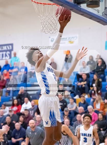 Thumbnail 2 in Federal Way vs. Union (WIAA 4A W. Central District Semi-Final) photogallery.