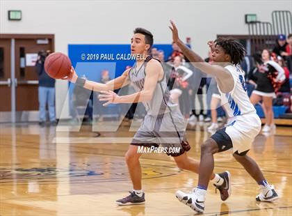 Thumbnail 1 in Federal Way vs. Union (WIAA 4A W. Central District Semi-Final) photogallery.