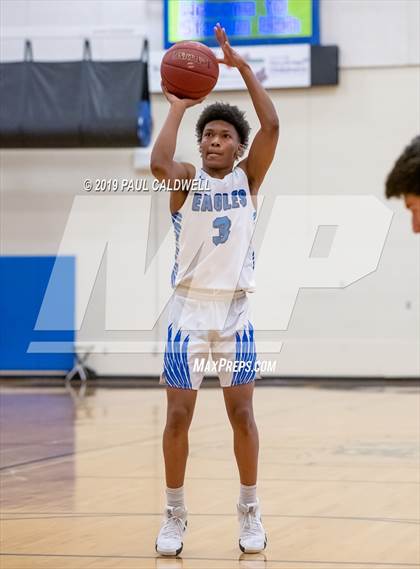 Thumbnail 3 in Federal Way vs. Union (WIAA 4A W. Central District Semi-Final) photogallery.