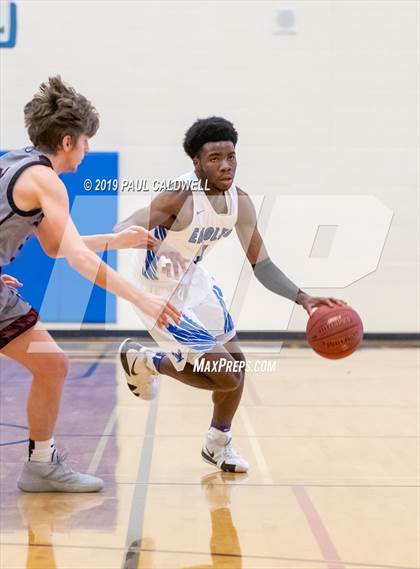 Thumbnail 2 in Federal Way vs. Union (WIAA 4A W. Central District Semi-Final) photogallery.