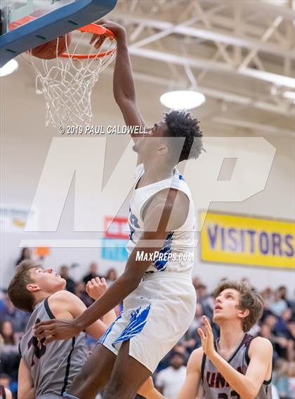 Thumbnail 2 in Federal Way vs. Union (WIAA 4A W. Central District Semi-Final) photogallery.