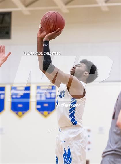 Thumbnail 3 in Federal Way vs. Union (WIAA 4A W. Central District Semi-Final) photogallery.