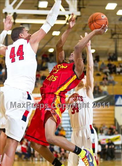 Thumbnail 1 in Yates vs. Westview (Les Schwab Invitational) photogallery.