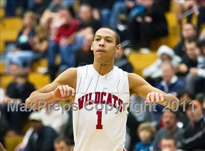 Thumbnail 2 in Yates vs. Westview (Les Schwab Invitational) photogallery.