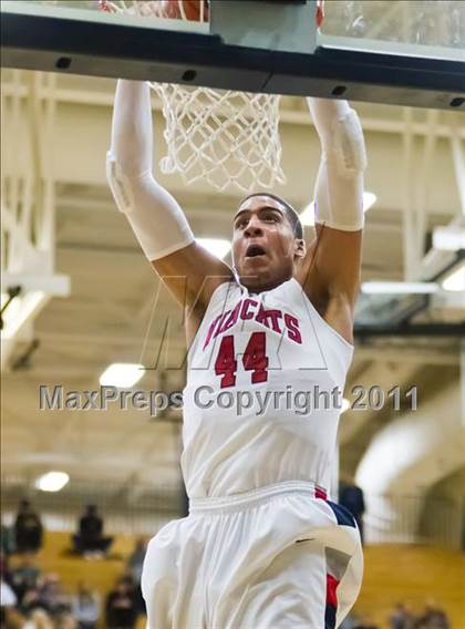 Thumbnail 2 in Yates vs. Westview (Les Schwab Invitational) photogallery.