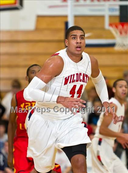 Thumbnail 2 in Yates vs. Westview (Les Schwab Invitational) photogallery.