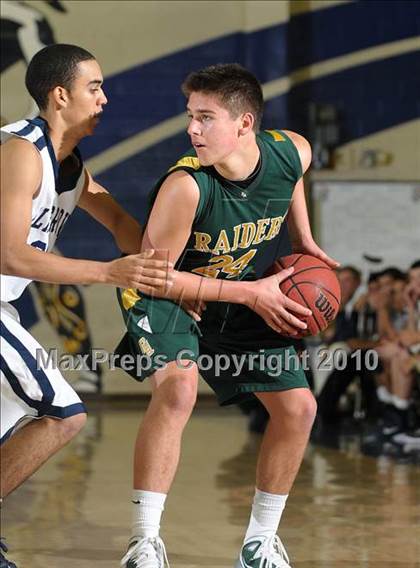 Thumbnail 2 in Rio Americano vs. Elk Grove (Trojan Toss-Up) photogallery.