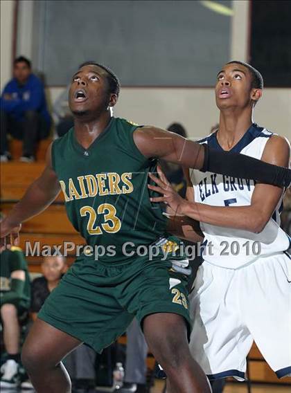 Thumbnail 2 in Rio Americano vs. Elk Grove (Trojan Toss-Up) photogallery.