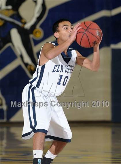 Thumbnail 2 in Rio Americano vs. Elk Grove (Trojan Toss-Up) photogallery.