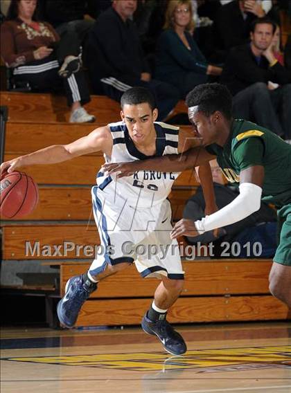 Thumbnail 2 in Rio Americano vs. Elk Grove (Trojan Toss-Up) photogallery.