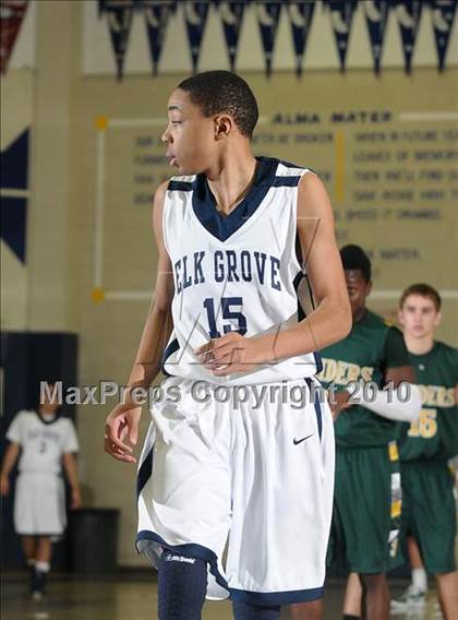 Thumbnail 2 in Rio Americano vs. Elk Grove (Trojan Toss-Up) photogallery.