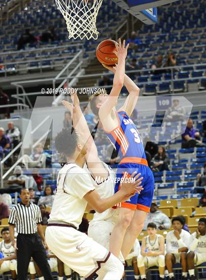 Thumbnail 3 in De La Salle @ St. Louis Catholic (LHSAA 3A Marsh Madness Final) photogallery.