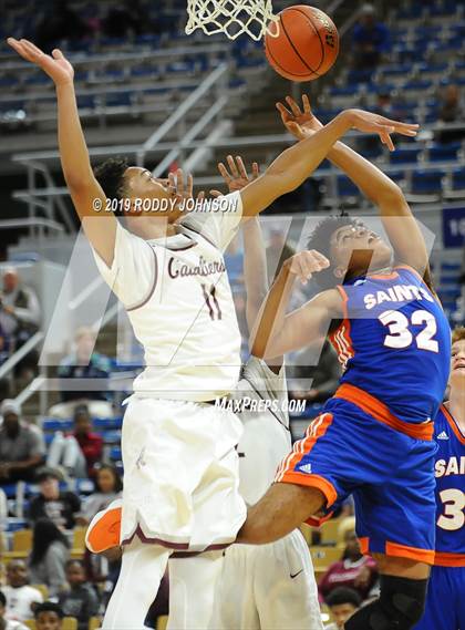 Thumbnail 1 in De La Salle @ St. Louis Catholic (LHSAA 3A Marsh Madness Final) photogallery.