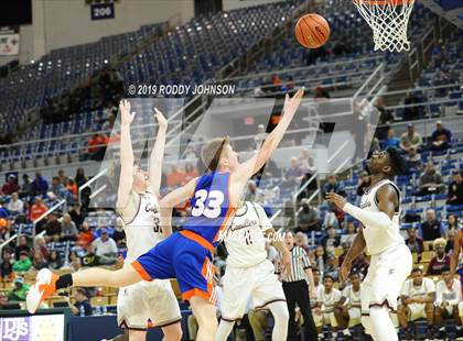 Thumbnail 2 in De La Salle @ St. Louis Catholic (LHSAA 3A Marsh Madness Final) photogallery.