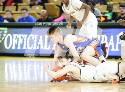 Thumbnail 2 in De La Salle @ St. Louis Catholic (LHSAA 3A Marsh Madness Final) photogallery.