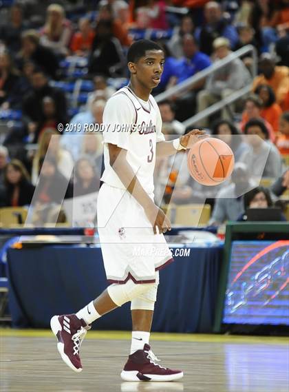 Thumbnail 2 in De La Salle @ St. Louis Catholic (LHSAA 3A Marsh Madness Final) photogallery.