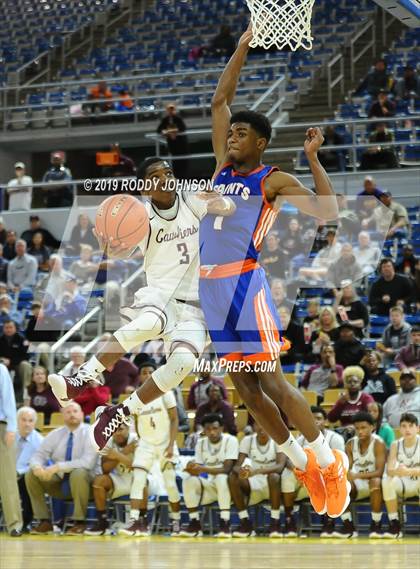 Thumbnail 2 in De La Salle @ St. Louis Catholic (LHSAA 3A Marsh Madness Final) photogallery.