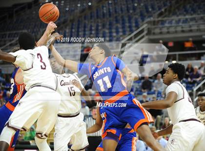 Thumbnail 1 in De La Salle @ St. Louis Catholic (LHSAA 3A Marsh Madness Final) photogallery.