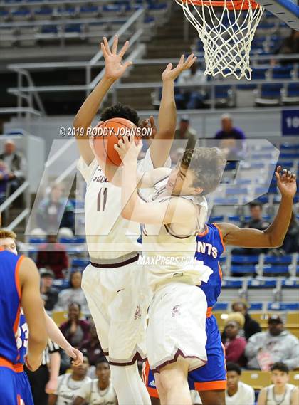 Thumbnail 1 in De La Salle @ St. Louis Catholic (LHSAA 3A Marsh Madness Final) photogallery.